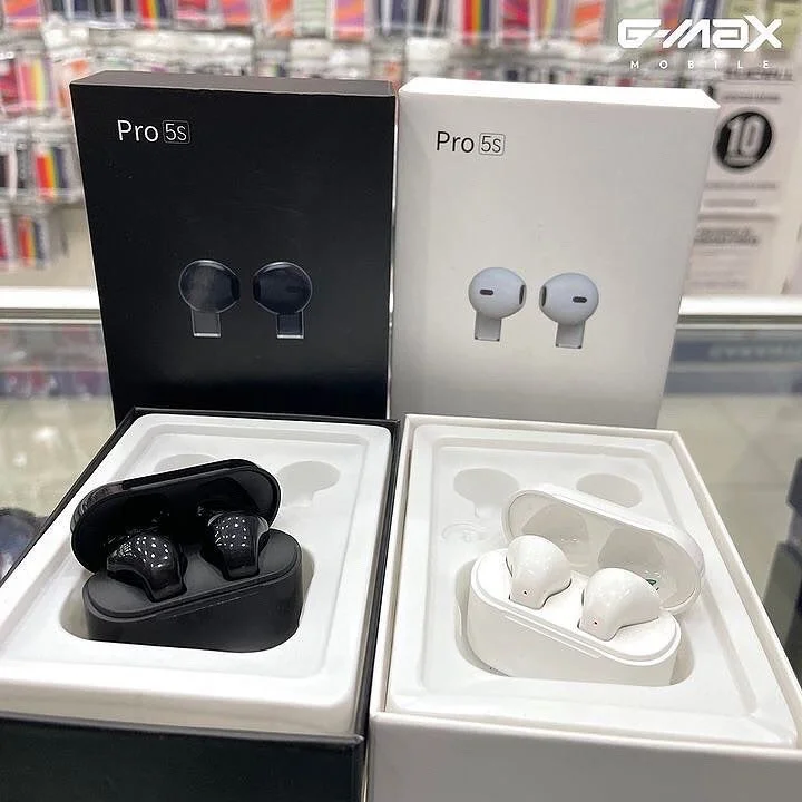 Black and white Pro 5s packaging